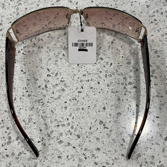 NWT DG FASHION SUNGLASSES WOMENS GOLD BROWN RIMLESS FRAME ROSE LENSES NOSE PADS - Picture 4 of 9